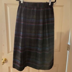 Vintagr Wool Blend Plaid Black and Pink Women's Skirt Fits Like An 8/10